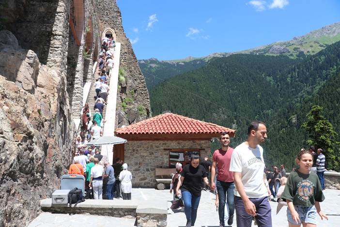 Trabzon'da Sümela Manastırı'nı kaç kişi ziyaret etti? Sayı giderek artıyor 9